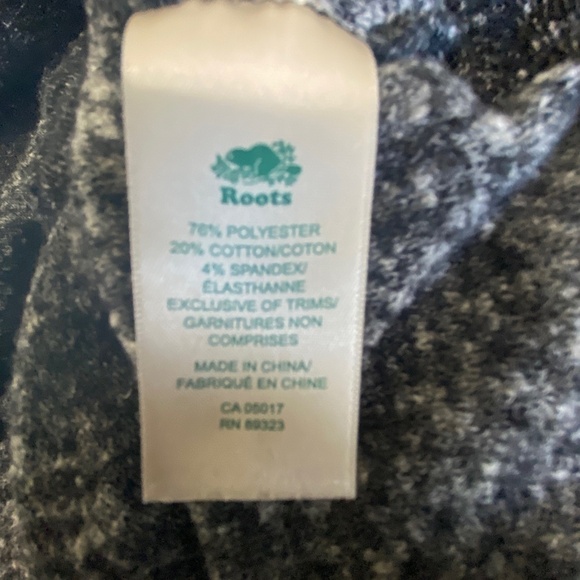 ROOTS funnel neck sweater size medium black and grey - Picture 4 of 9